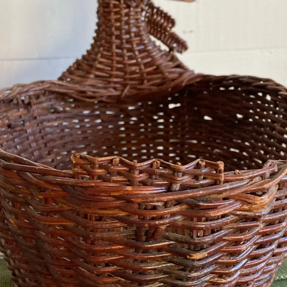 Vintage Wicker Chicken Basket‎